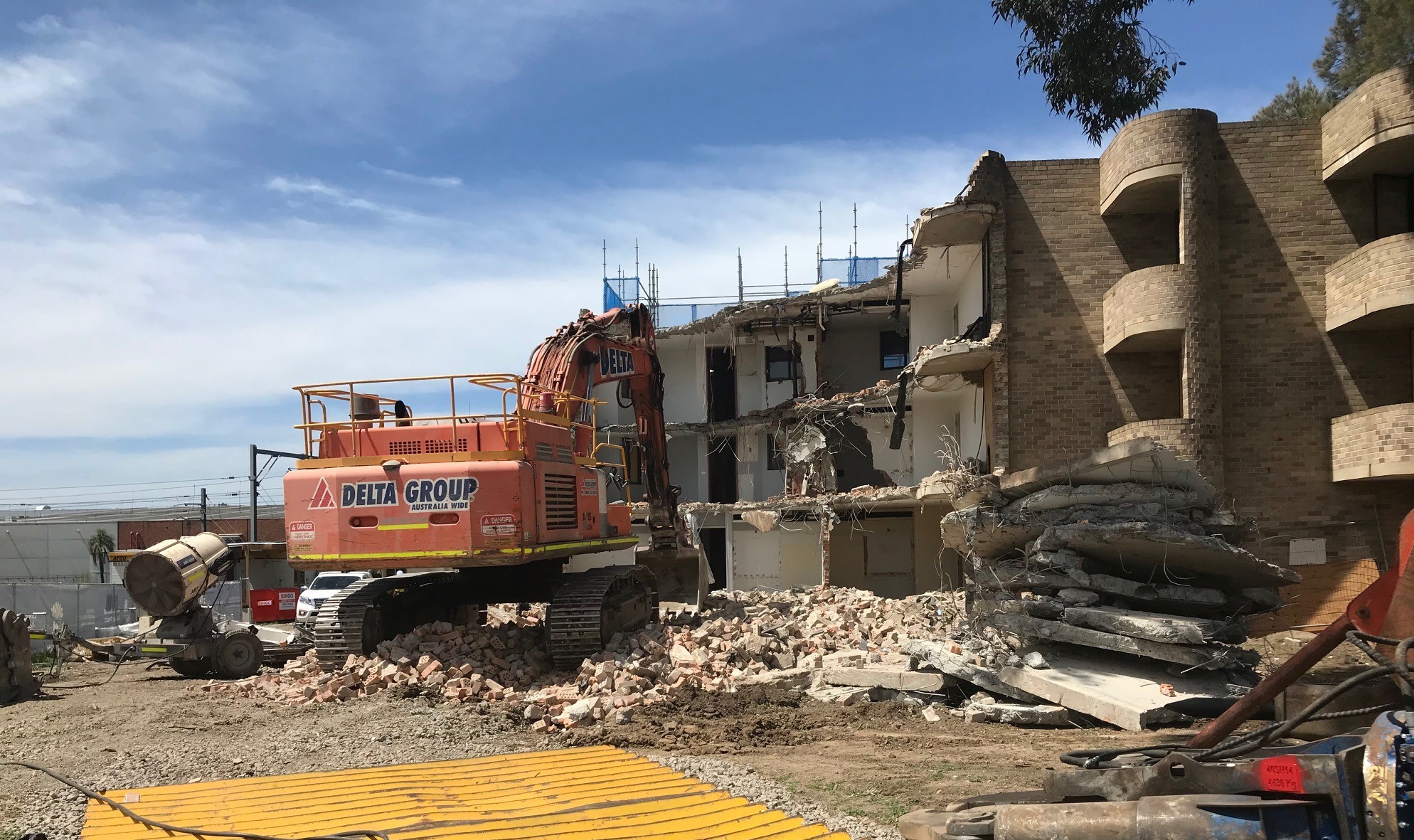 https://www.lhap.health.nsw.gov.au/WWW_SWSHI/media/swshi2/Ron-Dunbier-House-rubble.jpg